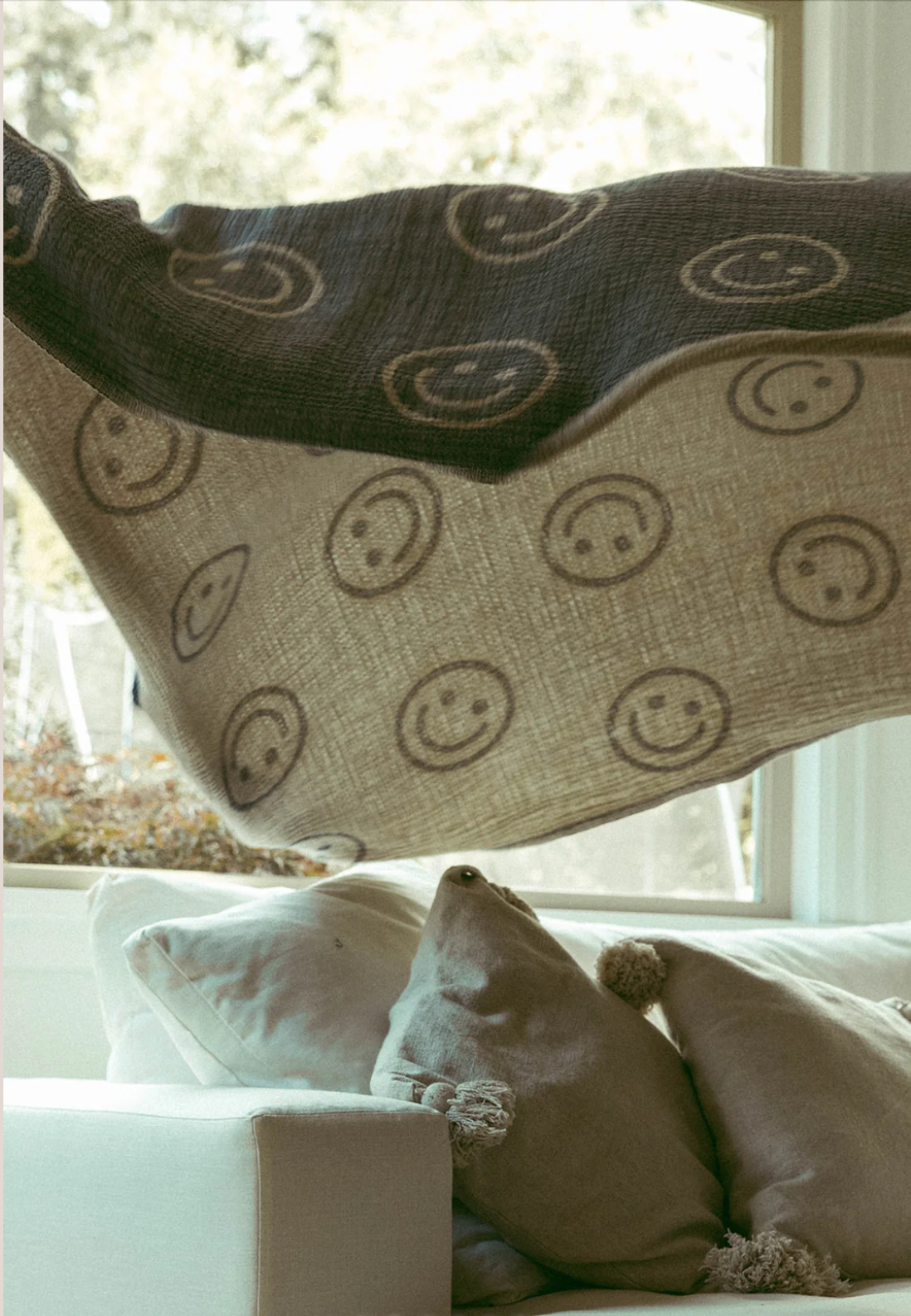 Droplet Happy face blanket