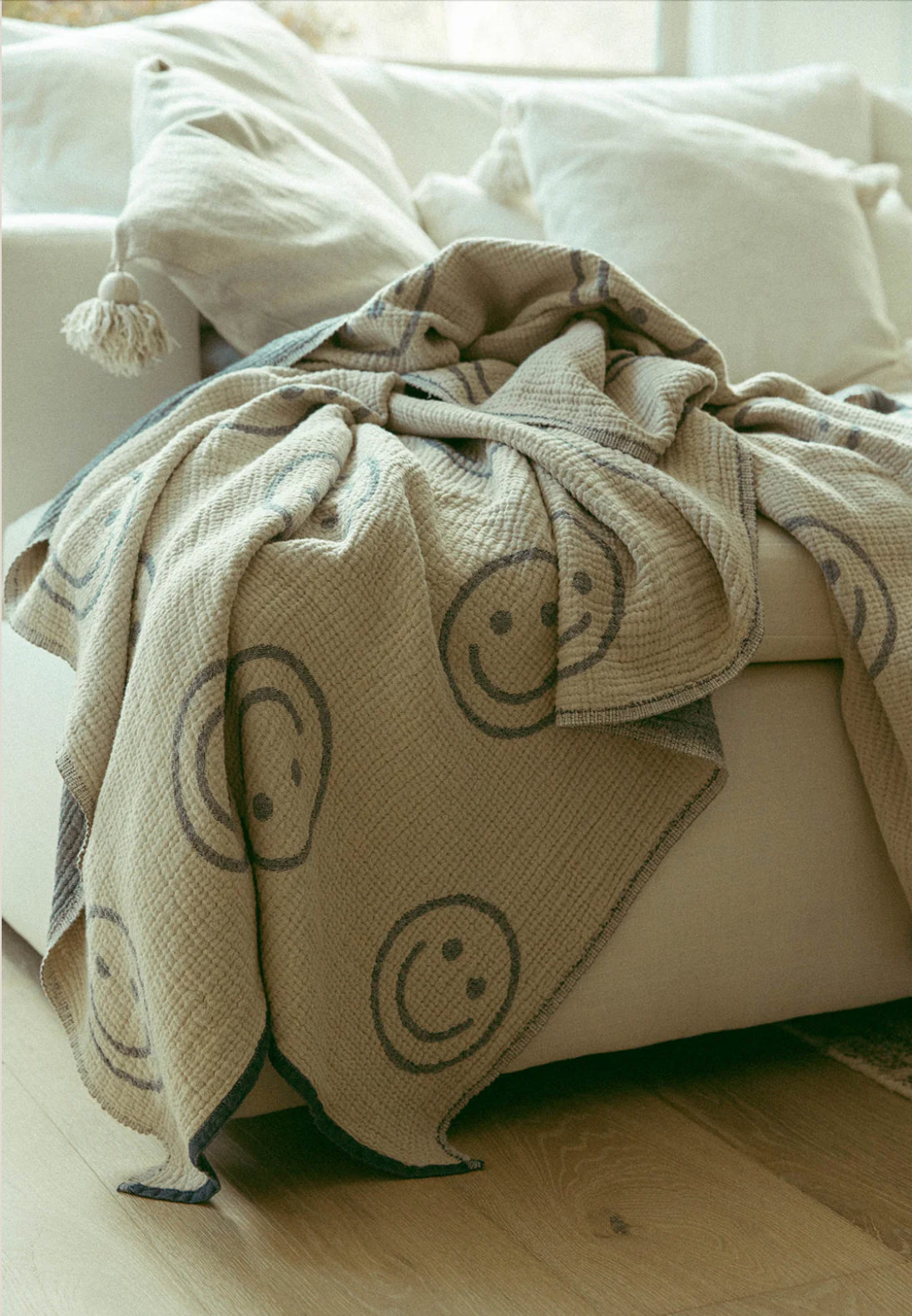 Droplet Happy face blanket
