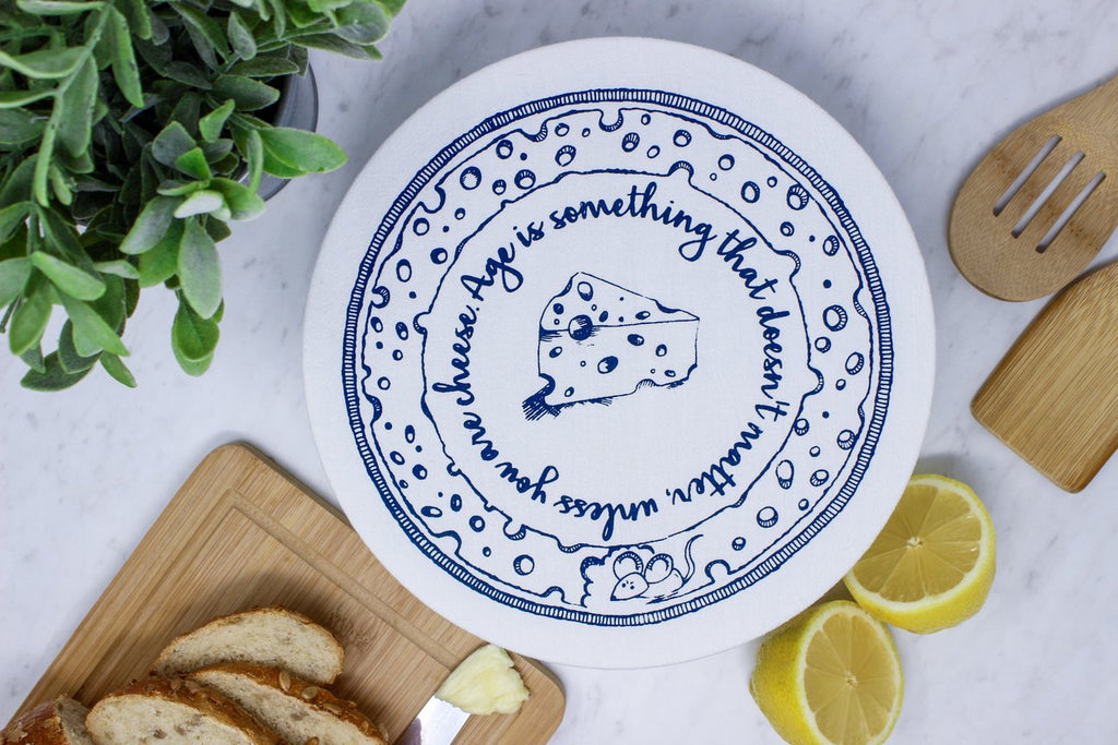 Washable medium bowl cover with cheese print. Made of organic cotton.