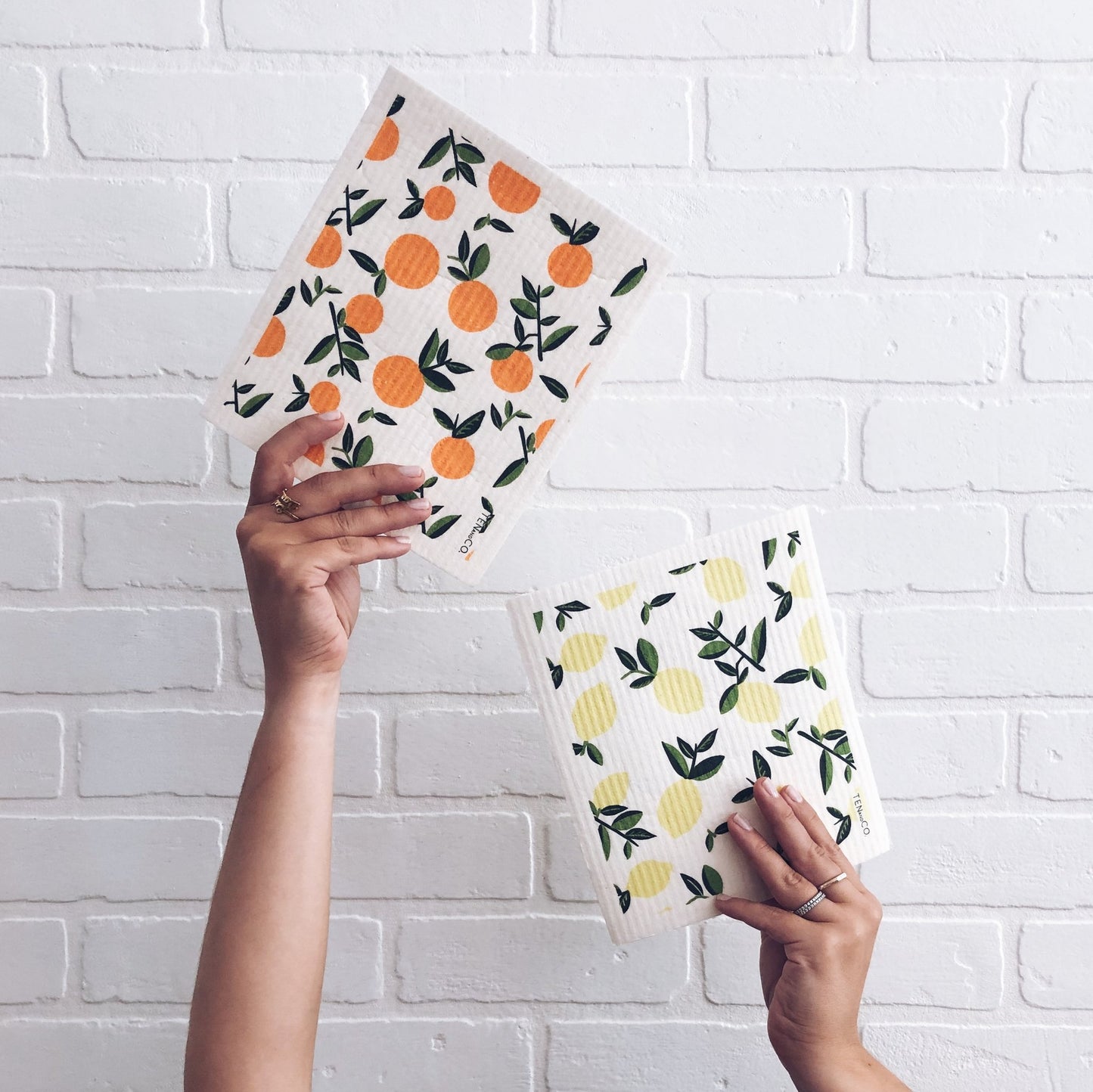 Eco-friendly sponge cloth in grey X pattern, replace the use of up to 17 rolls of paper towel