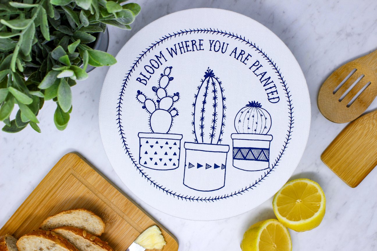 Washable medium bowl cover with cactus print. Made of organic cotton.