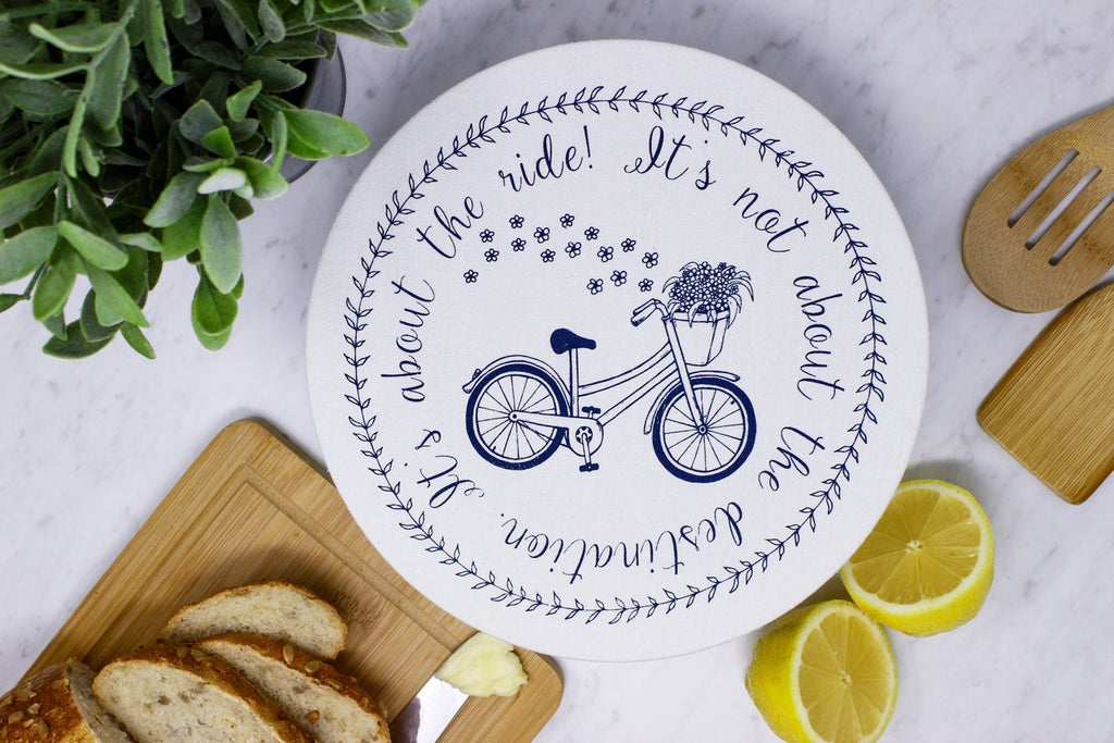 Washable medium bowl cover with bike print. Made of organic cotton.